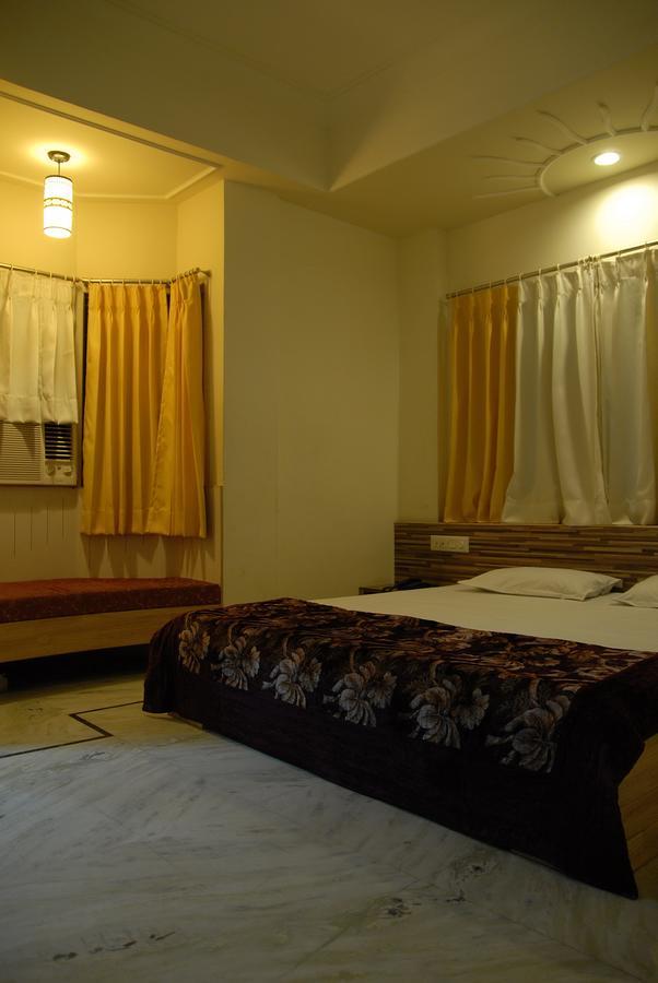 Hotel Vrinda Nathdwara Bagian luar foto